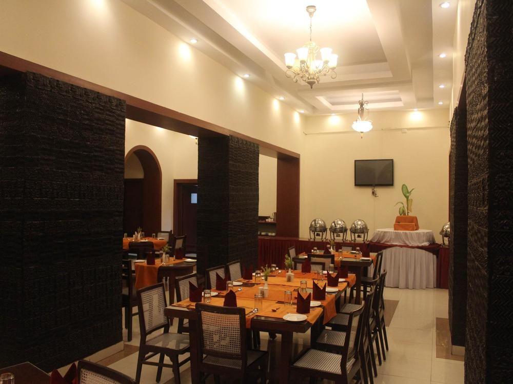 Chanakya Bnr Hotel รานจี ภายนอก รูปภาพ