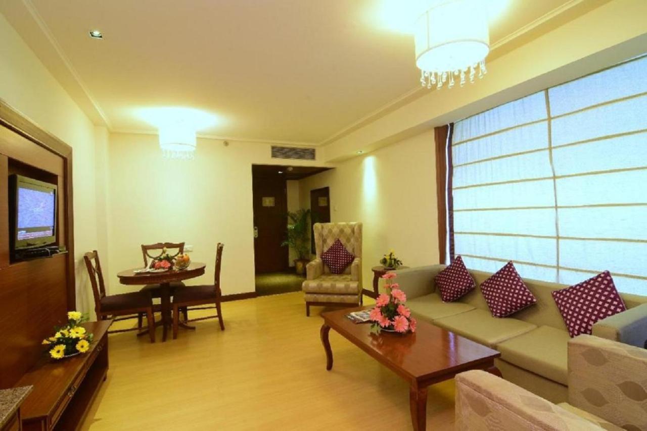 Chanakya Bnr Hotel รานจี ภายนอก รูปภาพ