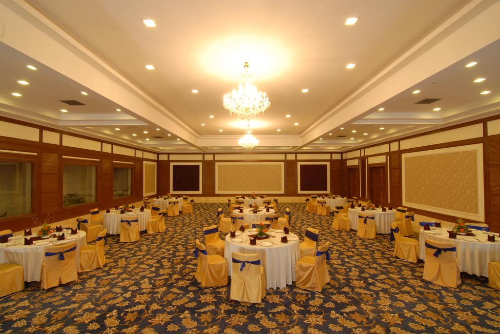 Chanakya Bnr Hotel รานจี ภายนอก รูปภาพ