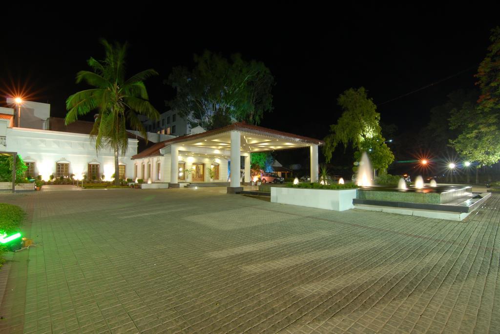 Chanakya Bnr Hotel รานจี ภายนอก รูปภาพ
