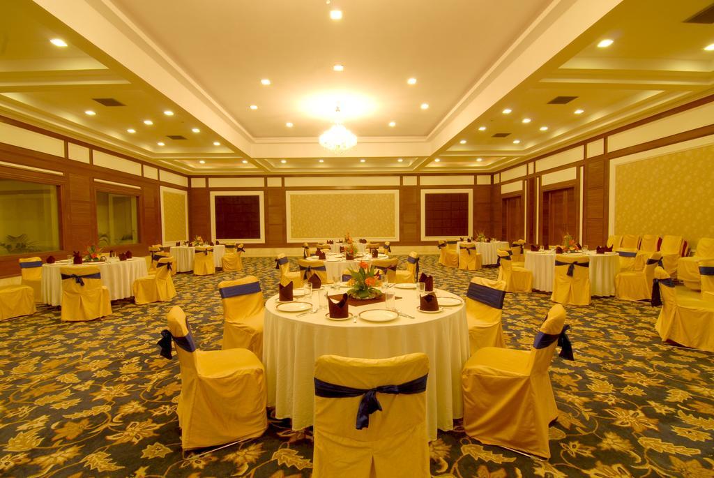 Chanakya Bnr Hotel รานจี ภายนอก รูปภาพ
