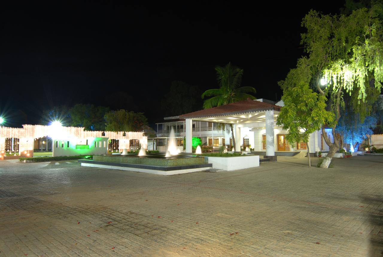 Chanakya Bnr Hotel รานจี ภายนอก รูปภาพ