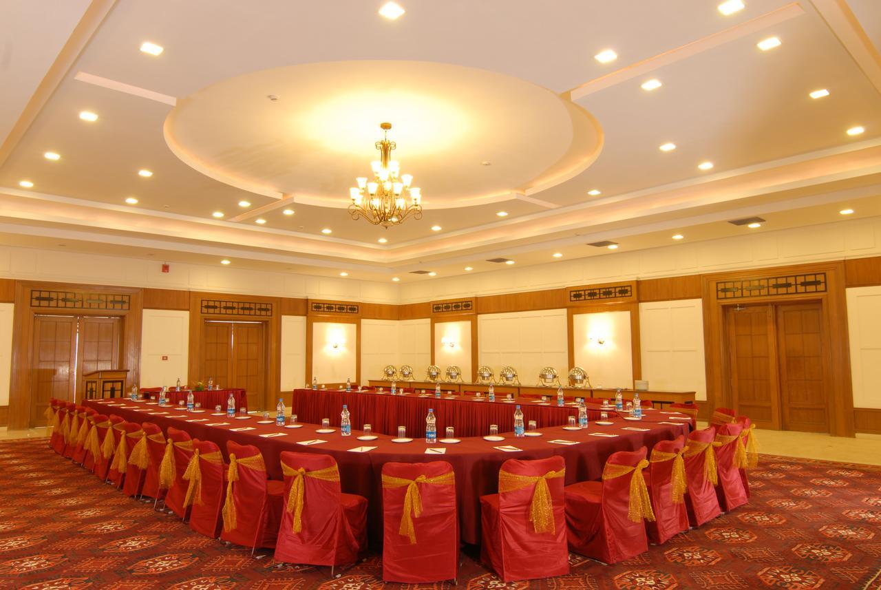 Chanakya Bnr Hotel รานจี ภายนอก รูปภาพ