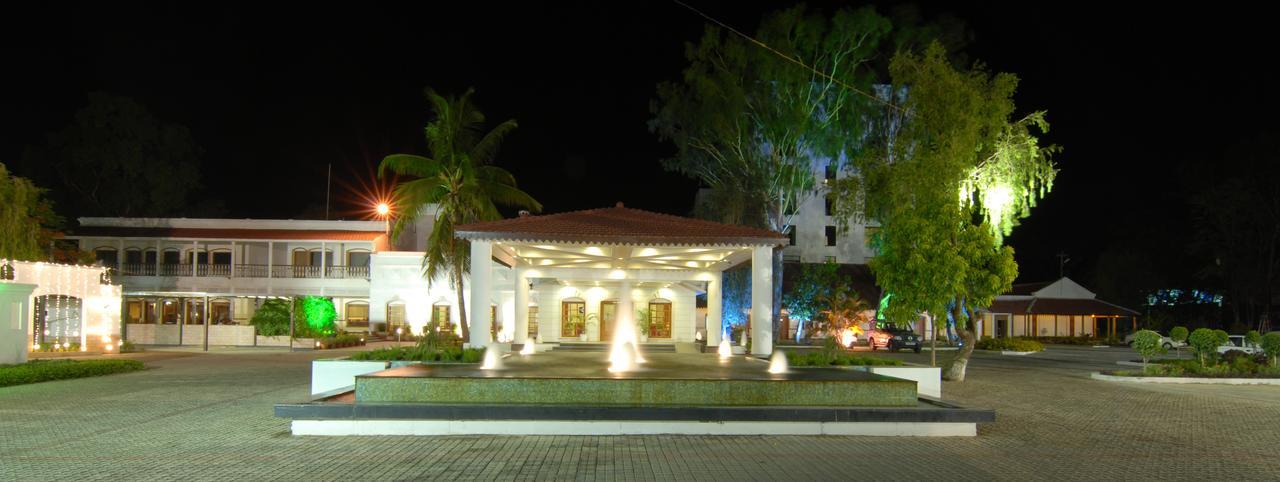Chanakya Bnr Hotel รานจี ภายนอก รูปภาพ