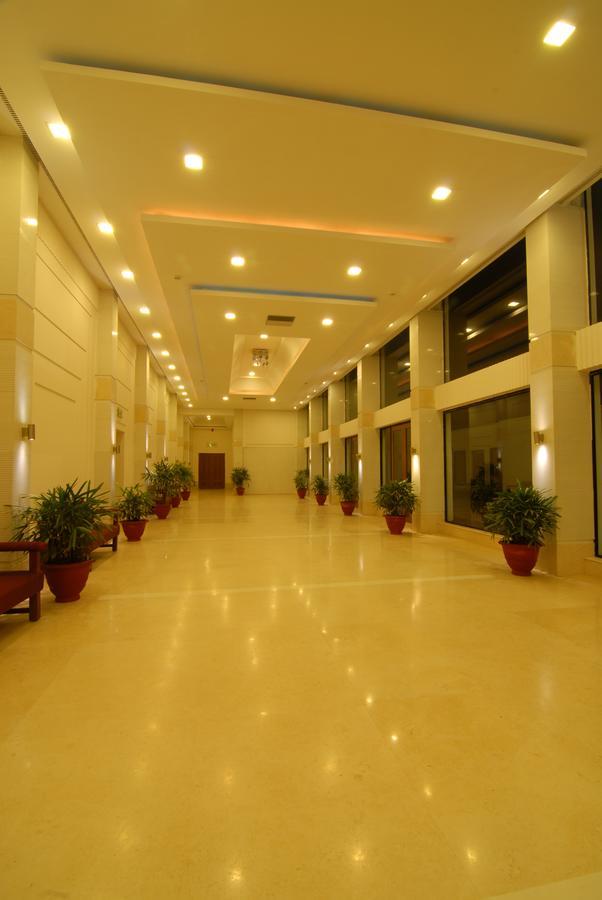 Chanakya Bnr Hotel รานจี ภายนอก รูปภาพ