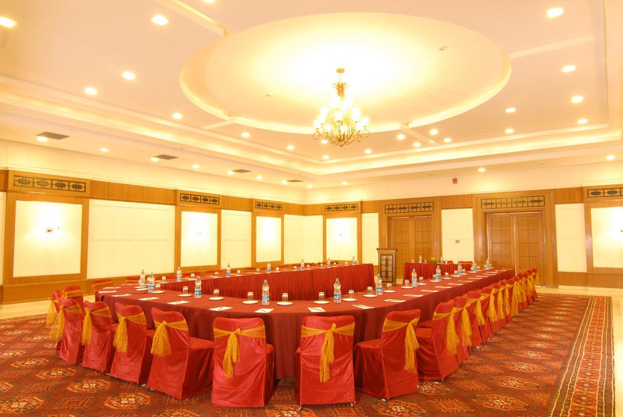 Chanakya Bnr Hotel รานจี ภายนอก รูปภาพ