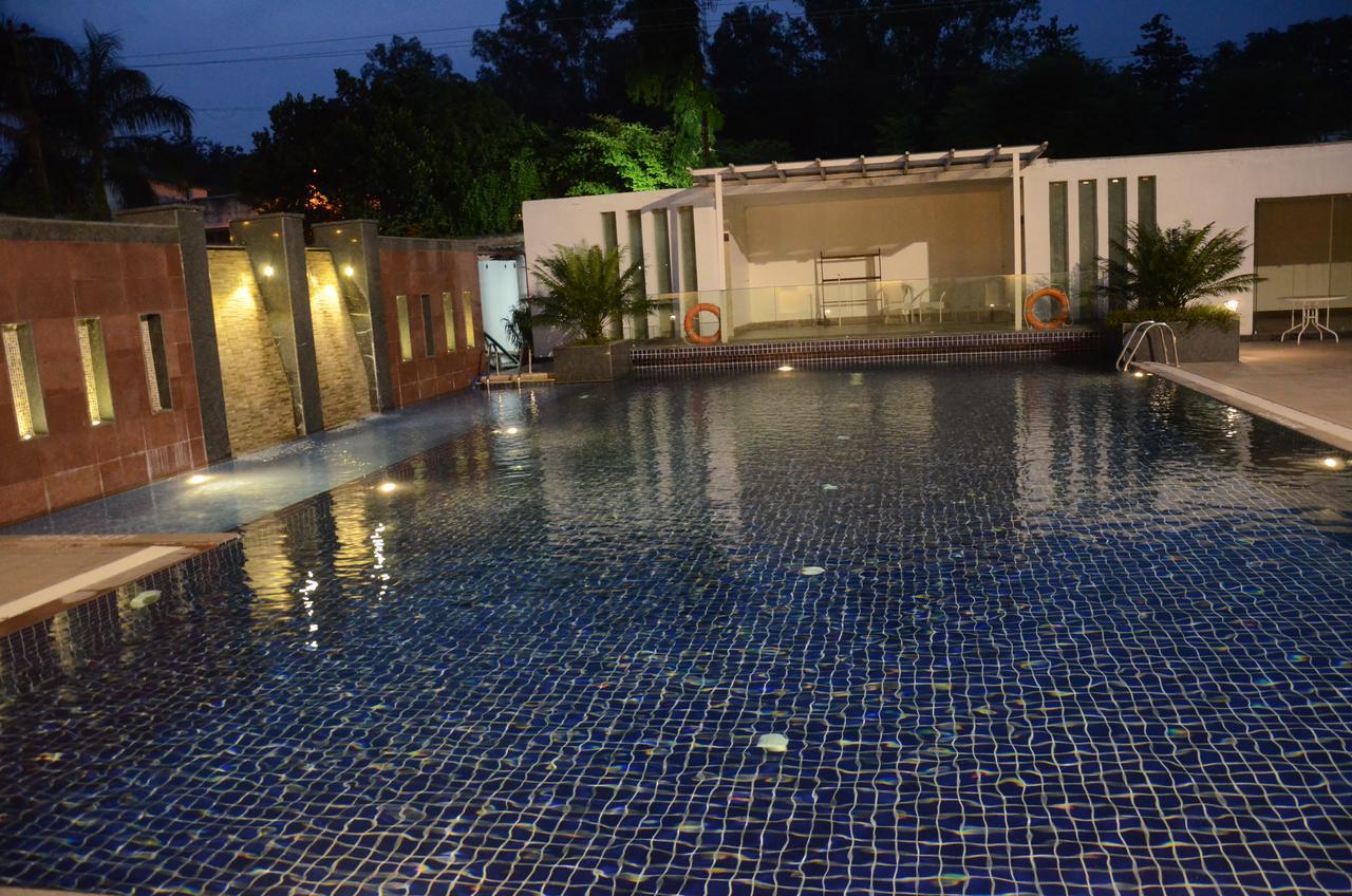 Chanakya Bnr Hotel รานจี ภายนอก รูปภาพ